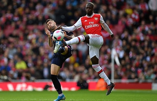 Nicolas Pepe and Wilfried Zaha will go head-to-head for the first time since their summer transfer sagas on Sunday. - Bóng Đá