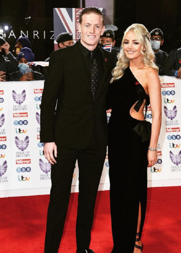 Jordan Pickford nhận nụ hôn ngọt ngào từ cô dâu xinh đẹp - Bóng Đá