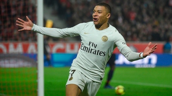 Buổi chia tay đẫm nước mắt của Casemiro - Bóng Đá