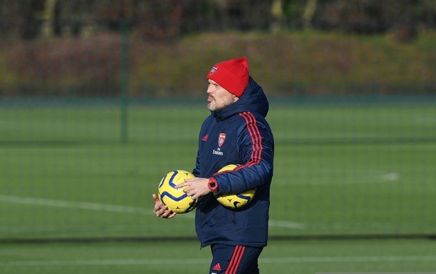 Đứng giữa tâm bão, dàn sao Arsenal đi tập mà mặt như 'đưa đám' - Bóng Đá