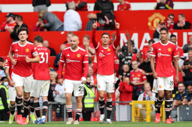 Không chỉ cú đúp, hành động tinh tế của Ronaldo khiến CĐV phát cuồng - Bóng Đá