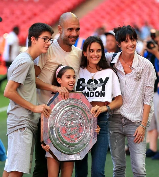 Con gái Pep Guardiola toát lên sự nóng bỏng - Bóng Đá