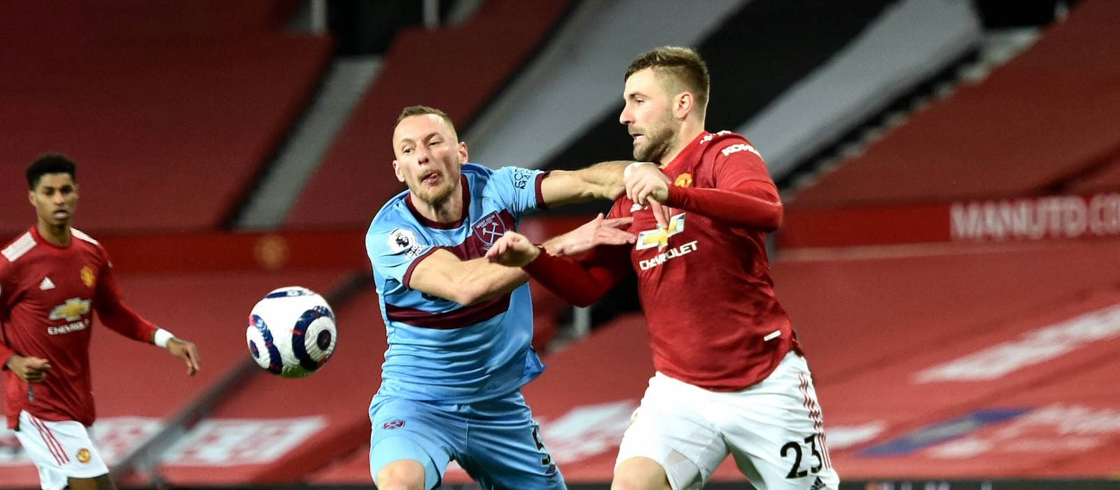 Manchester United fans stunned by Luke Shaw’s performance vs West Ham - Bóng Đá