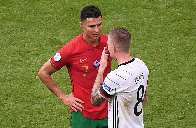  Kroos tiết lộ về cuộc nói chuyện với Ronaldo - Bóng Đá