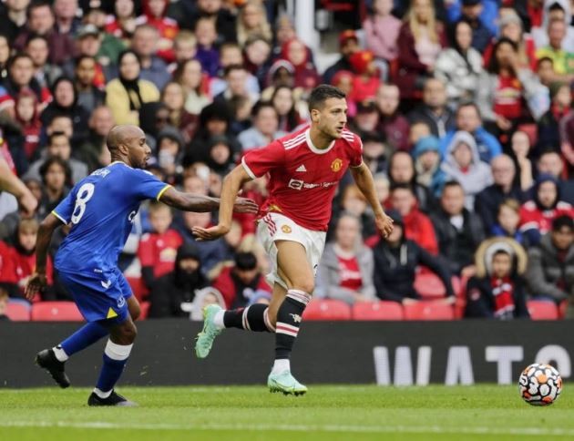 Borussia Dortmund in talks to sign Man Utd defender before transfer deadline - Bóng Đá