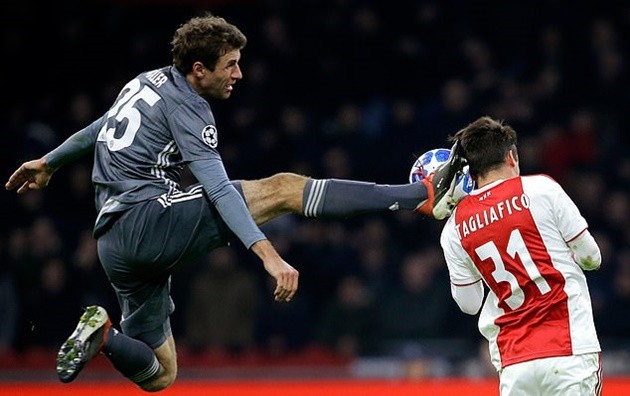 '1 buổi tối tệ hại của các thủ môn Premier League...' - Bóng Đá