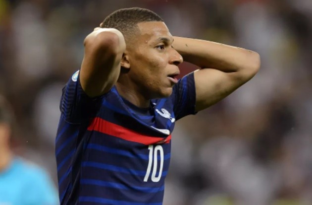 'THEY WERE A MESS - GARY NEVILLE, PATRICK VIEIRA AND ROY KEANE CRITICAL OF FRANCE ATTITUDE - Bóng Đá