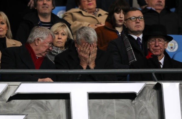 Sir Alex vỗ tay sau trận - Bóng Đá