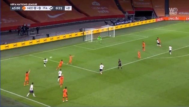 Bài ảnh bàn mở tỉ số của Ý trước Hà Lan - Bóng Đá