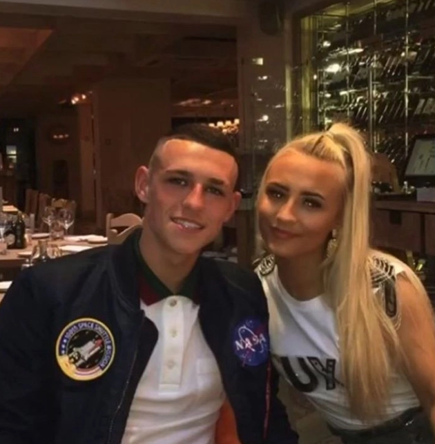 Shamed England star Phil Foden snapped showing his bum to girls he and Mason Greenwood smuggled into team hotel - Bóng Đá