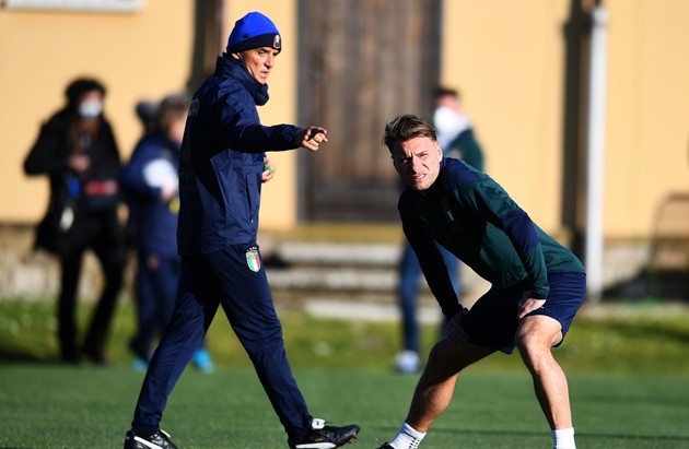 Ngày đầu tiên De Rossi làm HLV - Bóng Đá