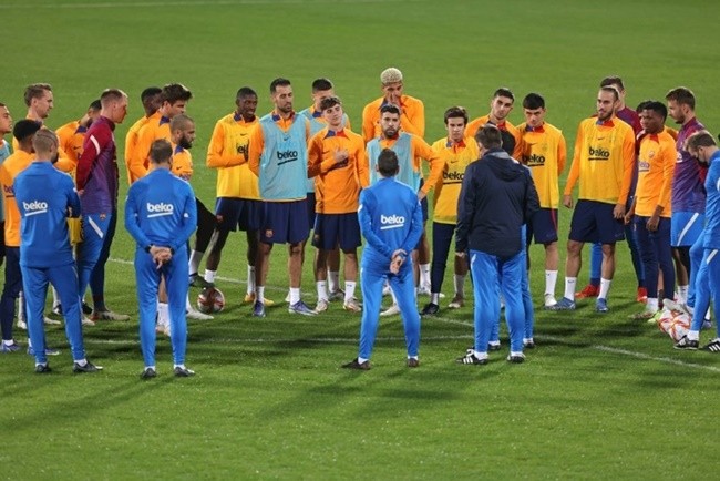 Xavi mang đến phép màu che lấp sự tệ hại của Barca - Bóng Đá