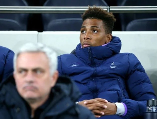 Jose Mourinho admits he is happy to let Fernandes leave in January - Bóng Đá