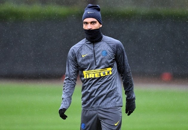 Mục tiêu của M.U, Arsenal biến hàng thủ Liverpool thành trò hề - Bóng Đá