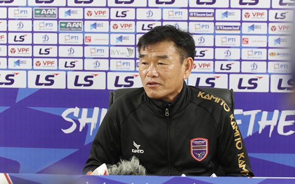 Xác định HLV thứ 4 rời bỏ ghế nóng tại V-League 2021 - Bóng Đá
