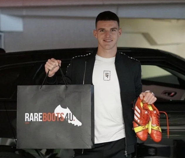 Aubameyang, Benzema and Luiz swear by RareBoots4U, a company that specialises in selling vintage boots for £500 a pair - Bóng Đá