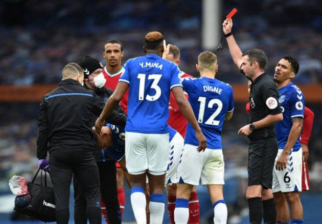 Joe Gomez’s reaction to Richarlison’s horror tackle on Thiago Alcantara said it all - Bóng Đá