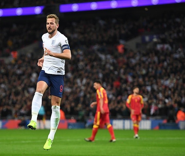Paul Gascoigne, Wayne Rooney, Tony Adams and fellow England greats paraded on Wembley turf as Three Lions celebrate their 1,000th game - Bóng Đá