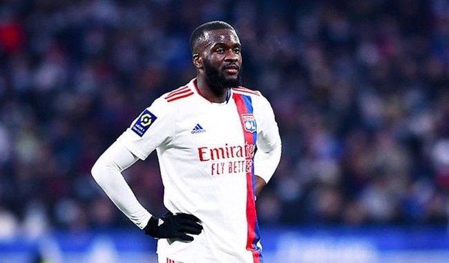 Ivan Rakitic strips down to just his underwear on pitch - Bóng Đá