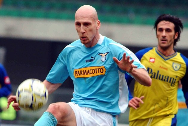 Horrible scenes for Bayern Munich as Alphonso Davies suffers an awful looking injury - Bóng Đá