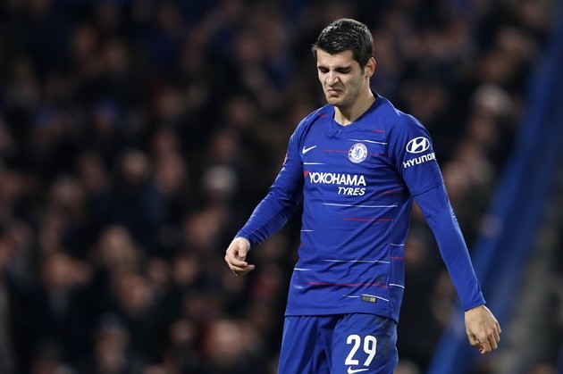 Alves cho thấy sự khác biệt so với đám trẻ tại Barca - Bóng Đá