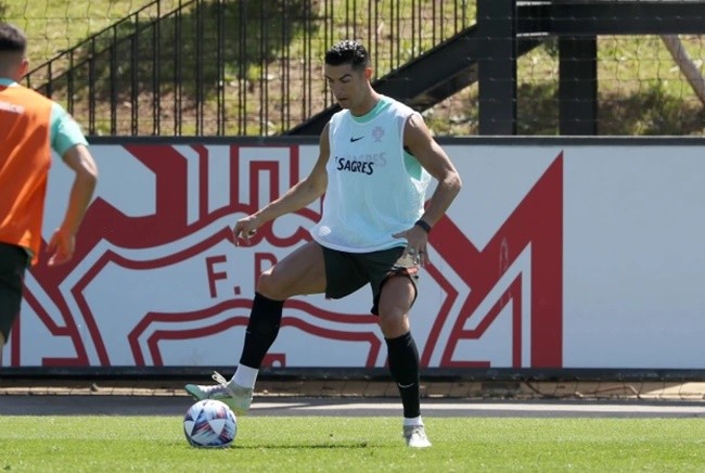 Quên đi Ten Hag, Ronaldo tươi rói ở đội tuyển Bồ Đào Nha - Bóng Đá