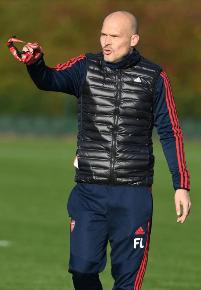 senal interim manager Freddie Ljungberg had red hair, modelled pants for Calvin Klein and married Spurs fan Natalie - Bóng Đá