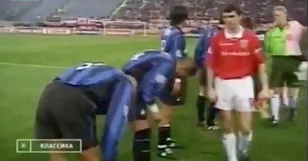 Man United: Roy Keane mugging off Ronaldo and Diego Simeone happened 22 years ago - Bóng Đá