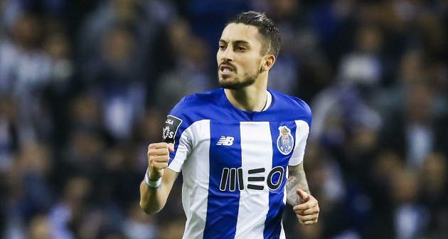 Solskjaer pleads Man Utd board to get Alex Telles  - Bóng Đá