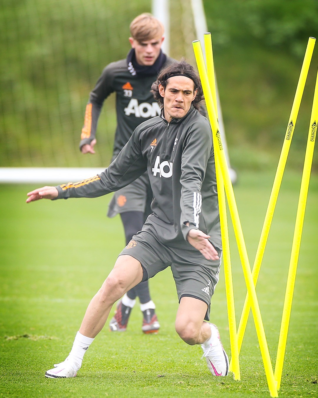 Chùm ảnh Cavani tập luyện buổi đầu ở Man Utd - Bóng Đá