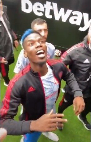 Man Utd star Paul Pogba dragged down tunnel by Michael Carrick after West Ham fan tension - Bóng Đá