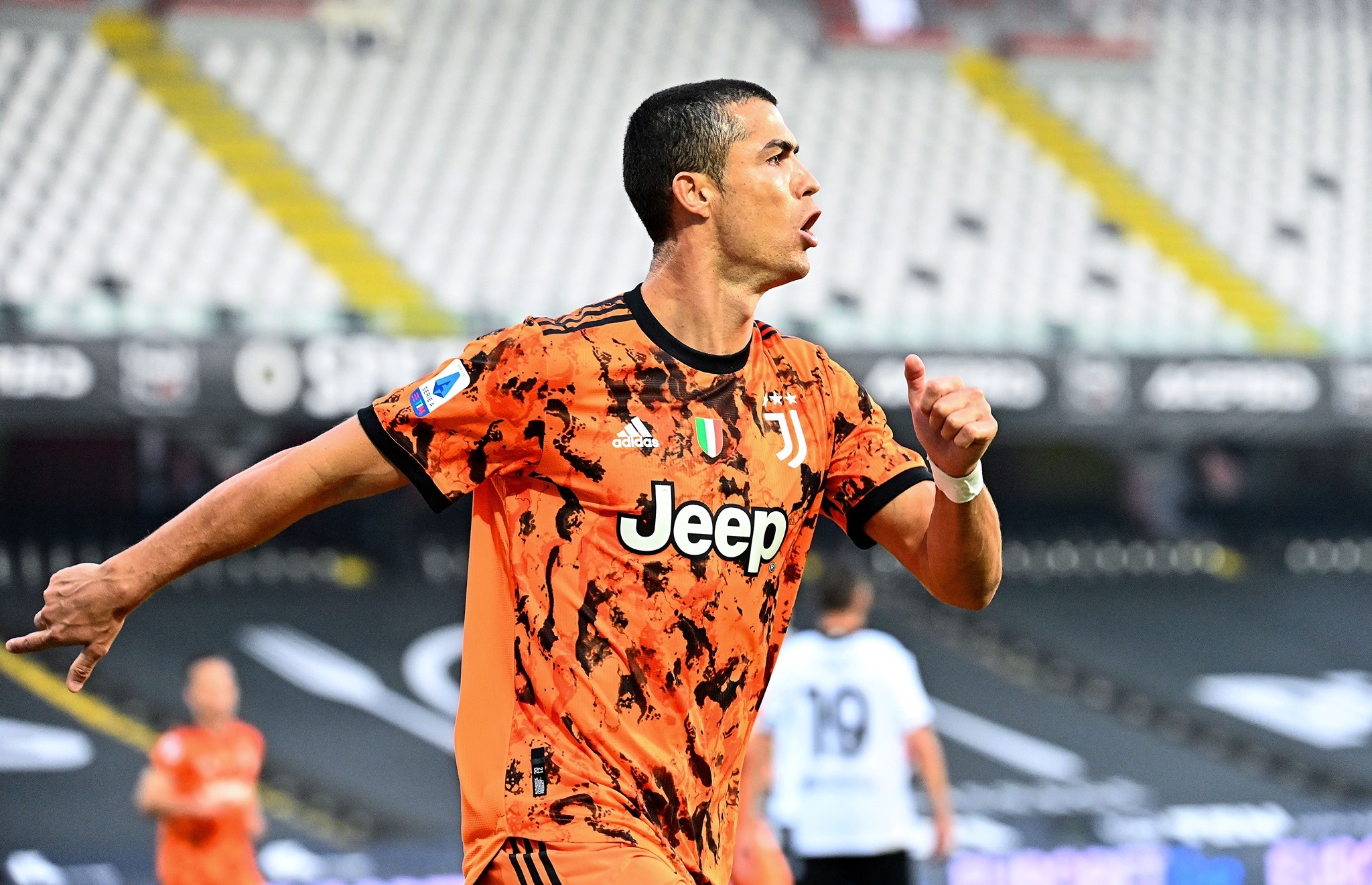 Trở lại có ngay cú đúp, Ronaldo một tay giúp Juve thắng giòn giã - Bóng Đá