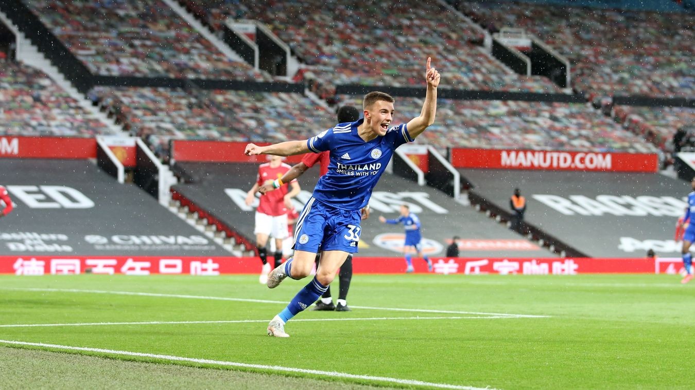 Axel Tuanzebe wearing watch - Bóng Đá