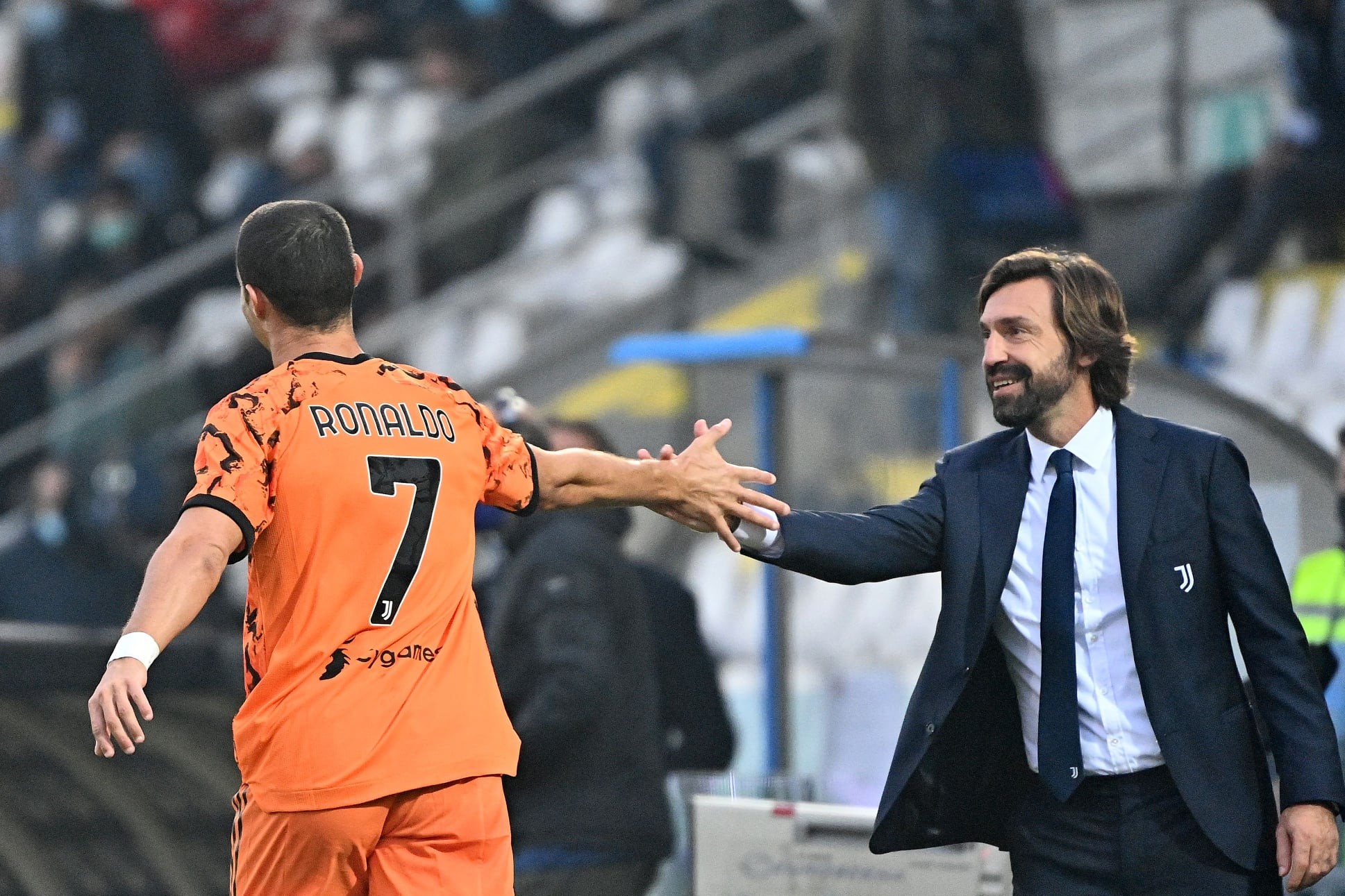 Trở lại có ngay cú đúp, Ronaldo một tay giúp Juve thắng giòn giã - Bóng Đá