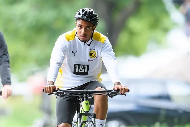 Malen is already training at Borussia Dortmund despite the fact that the transfer is not yet complete - Bóng Đá