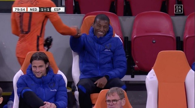 Memphis Depay left Gini Wijnaldum hanging  - Bóng Đá