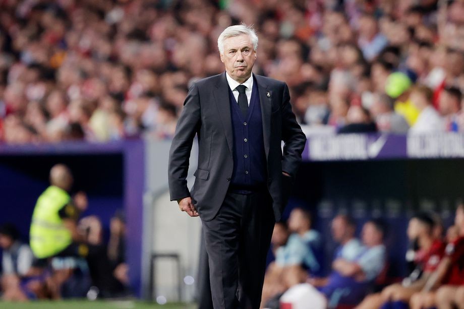 Ancelotti phản ứng khi Simeone đi thẳng vào đường hầm - Bóng Đá