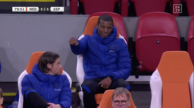 Memphis Depay left Gini Wijnaldum hanging  - Bóng Đá