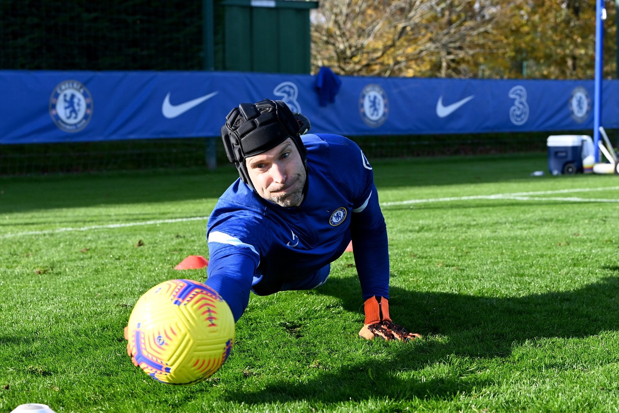 Petr Cech training - Bóng Đá