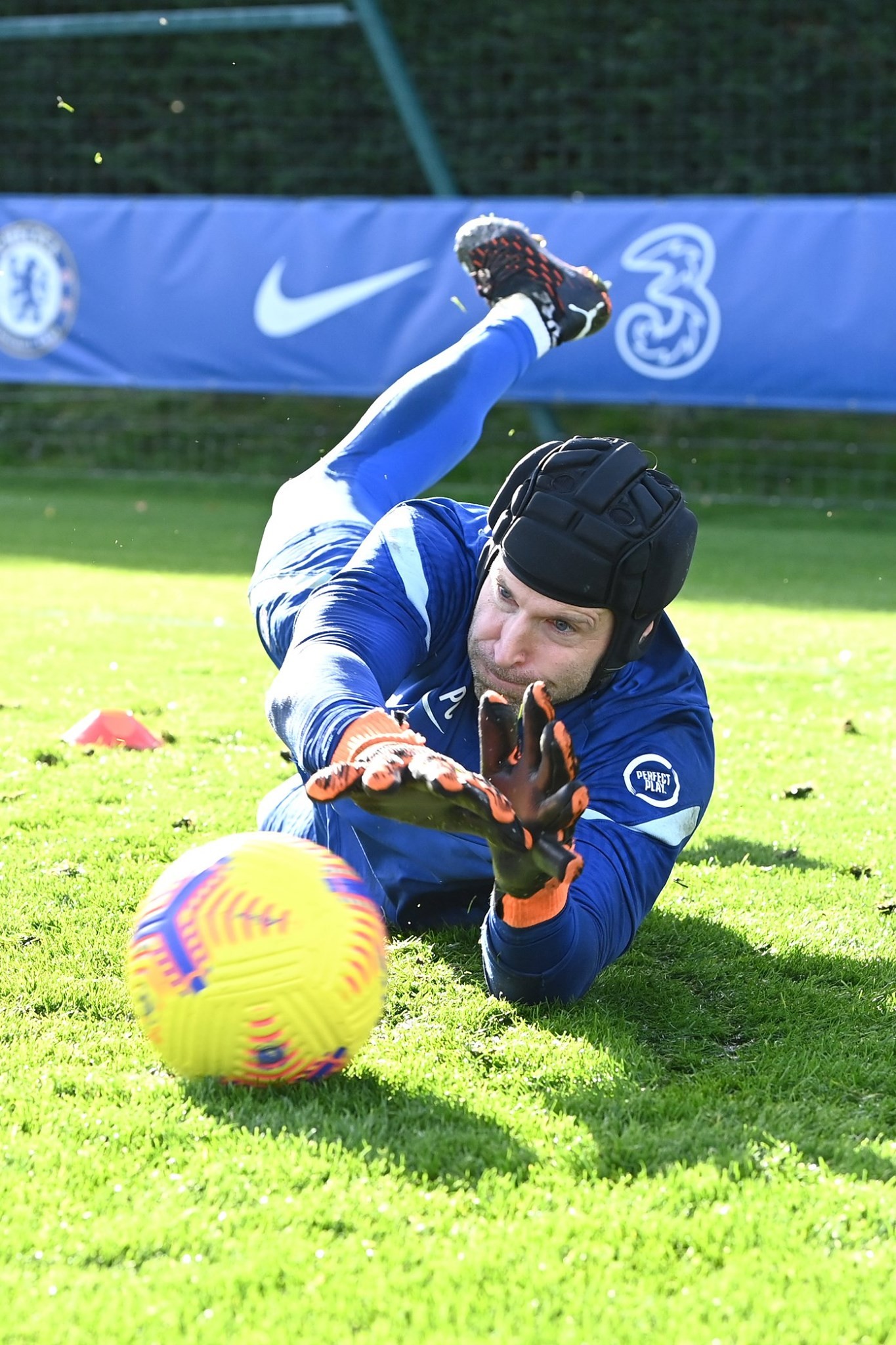 Petr Cech training - Bóng Đá