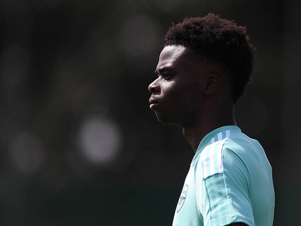Saka rạng rỡ trong buổi tập đầu tiên khi trở lại Arsenal - Bóng Đá