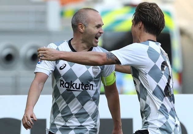 Rực sáng trước đội bóng của Cannavaro, Iniesta mang đội nhà vào vòng 26 đội Champions League - Bóng Đá