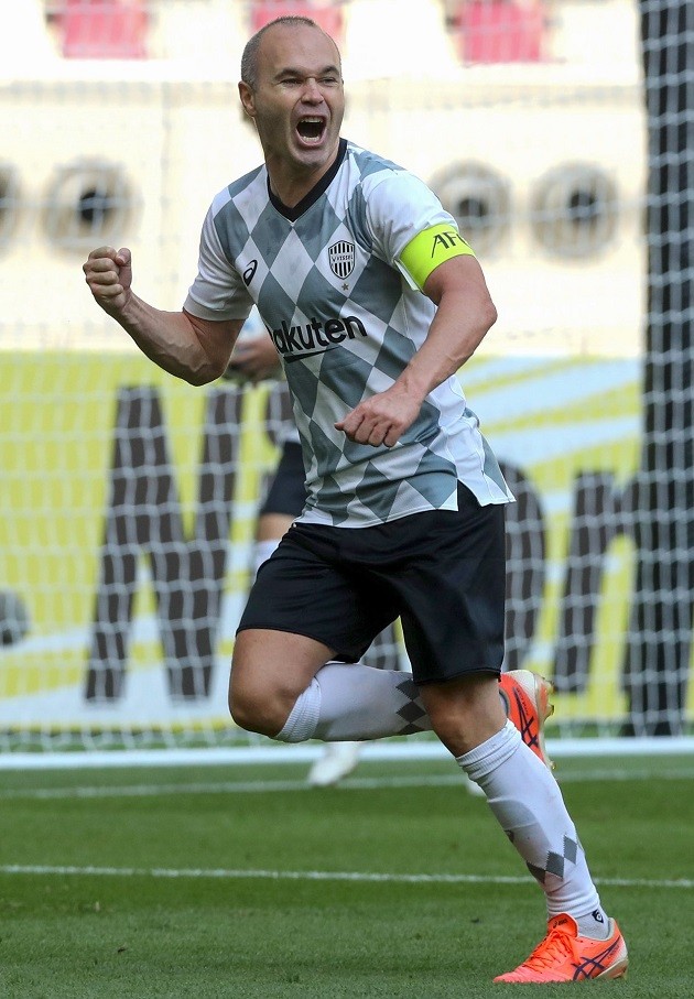 Rực sáng trước đội bóng của Cannavaro, Iniesta mang đội nhà vào vòng 26 đội Champions League - Bóng Đá