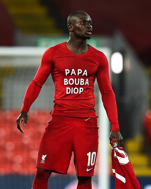 Không ghi bàn, Sadio Mane vẫn cởi áo tri ân huyền thoại - Bóng Đá