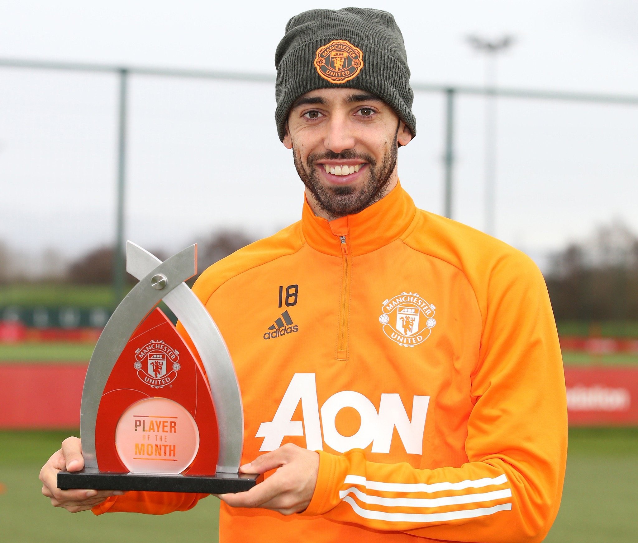 Cả đội M.U căng sức tập luyện, Bruno Fernandes nhận món quà đặc biệt - Bóng Đá