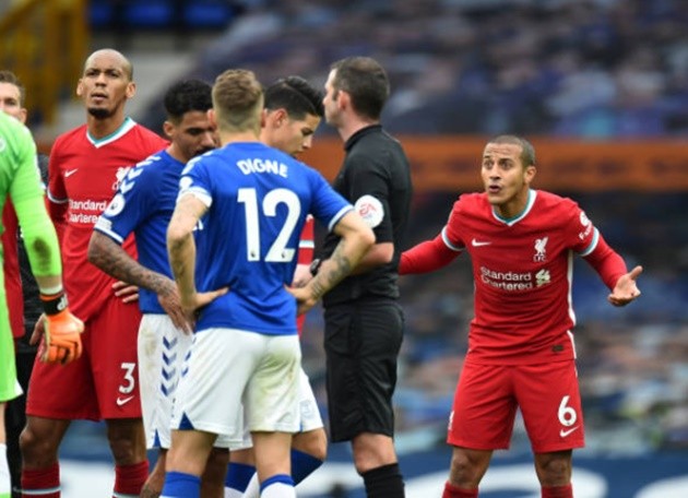 Joe Gomez’s reaction to Richarlison’s horror tackle on Thiago Alcantara said it all - Bóng Đá