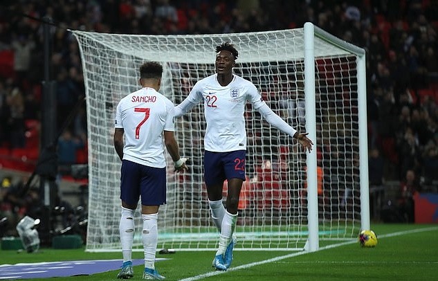 Paul Gascoigne, Wayne Rooney, Tony Adams and fellow England greats paraded on Wembley turf as Three Lions celebrate their 1,000th game - Bóng Đá