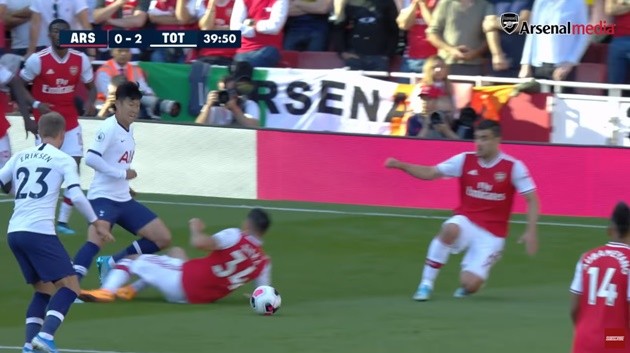 Five craziest Granit Xhaka moments as former Arsenal captain loses head again with Burnley red card Jon Boon - Bóng Đá