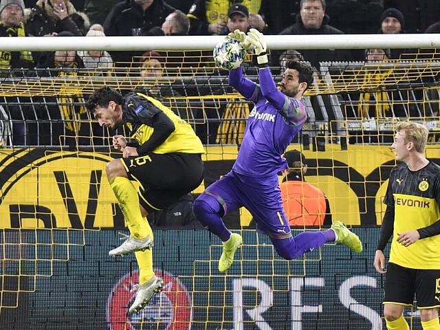 De Gea nhập, thủ thành Dortmund đóng vai 
