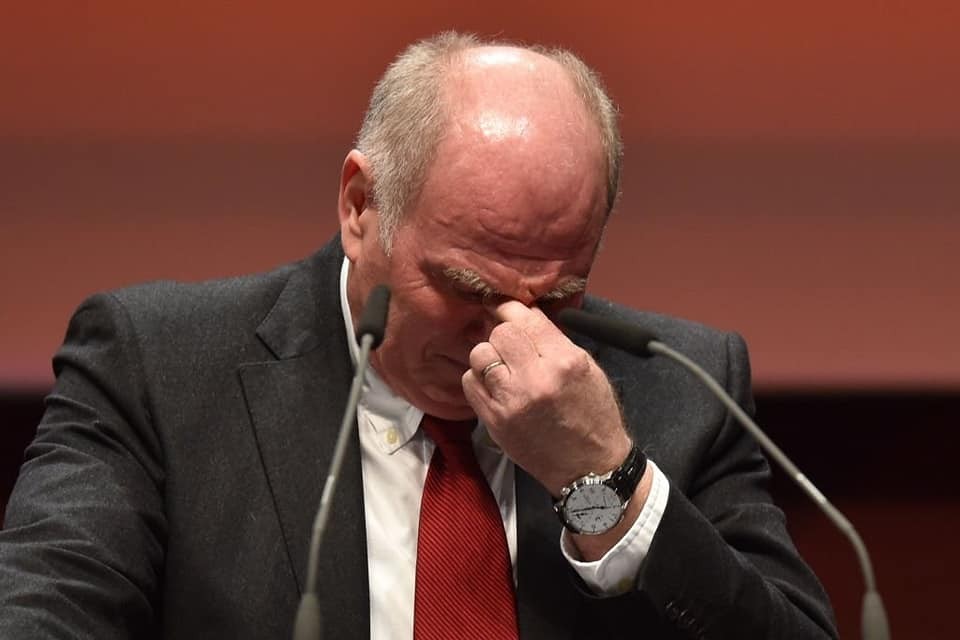 Thấy gì từ việc chủ tịch Hoeness chia tay Bayern? - Bóng Đá